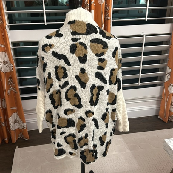 Leaped print dolman sleeve cardigan - Picture 5 of 6